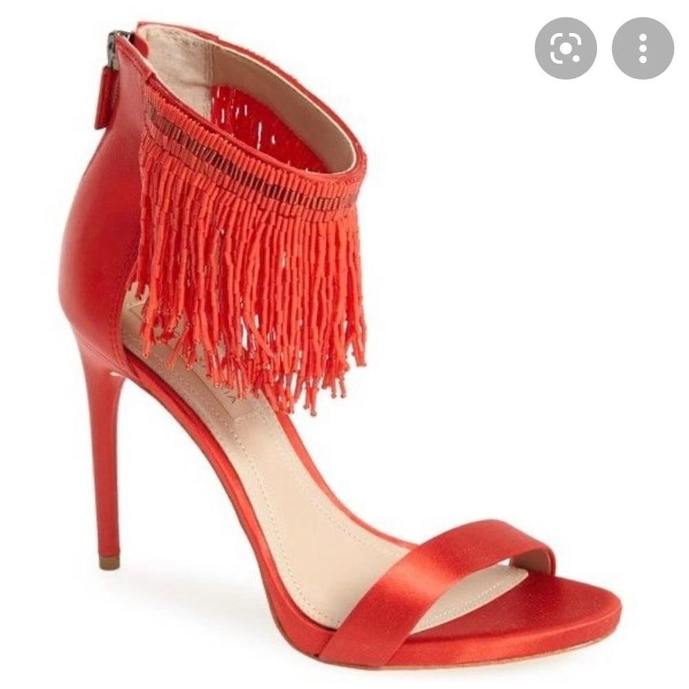 BCBG MaxAzria Devine Pump